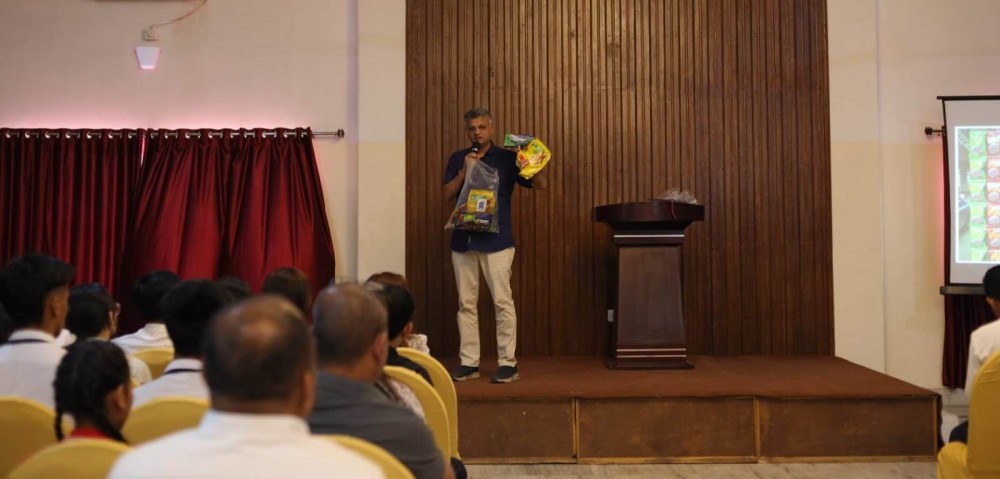 Founder of Mumbai Sustainability Centre, Rishi Aggarwal displaying the Multi-Layered Plastics (MLPs) during a sensitisation workshop held in Hotel Acacia on October 13. (Photo Courtesy: Team Better Dimapur)